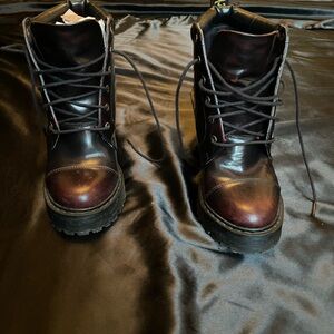 Dr. Martens averill heeled boots size 5 burgundy
